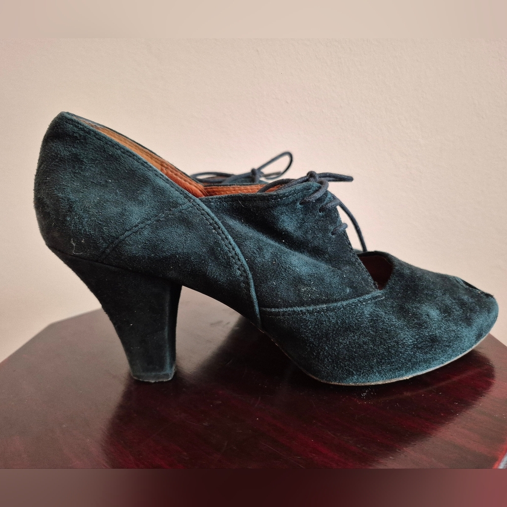 Gentle Souls Peep Toe Suede Lace Up Heels Size 7